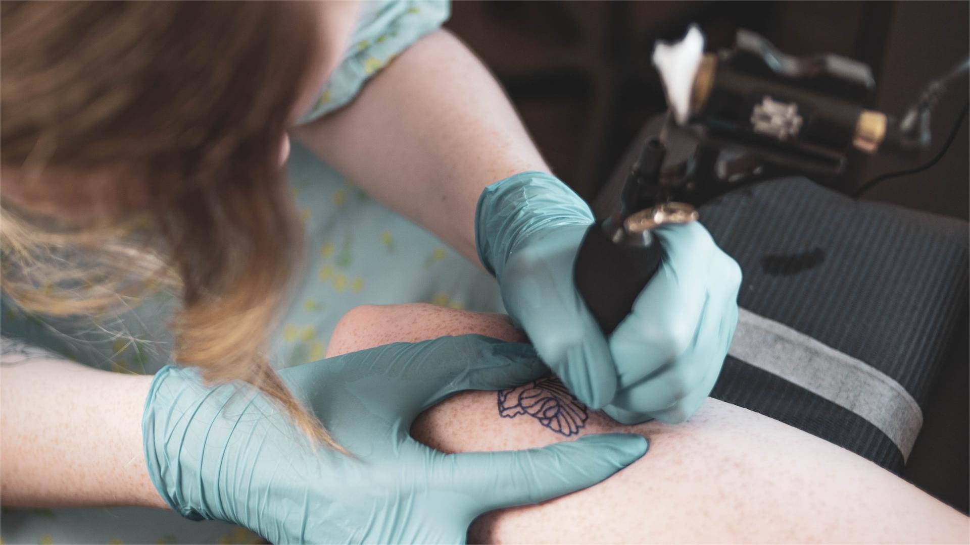 Traditional vs. Wireless Tattoo Gun: What's the Difference?