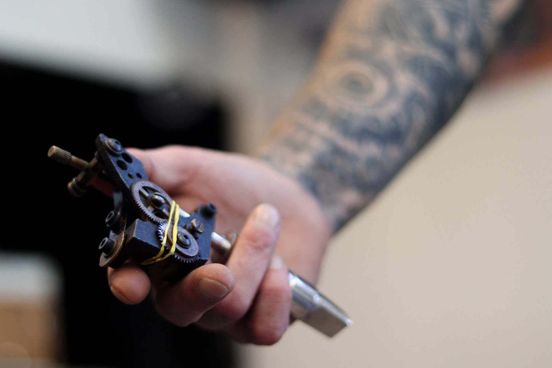 How to Put a Tattoo Gun Together?